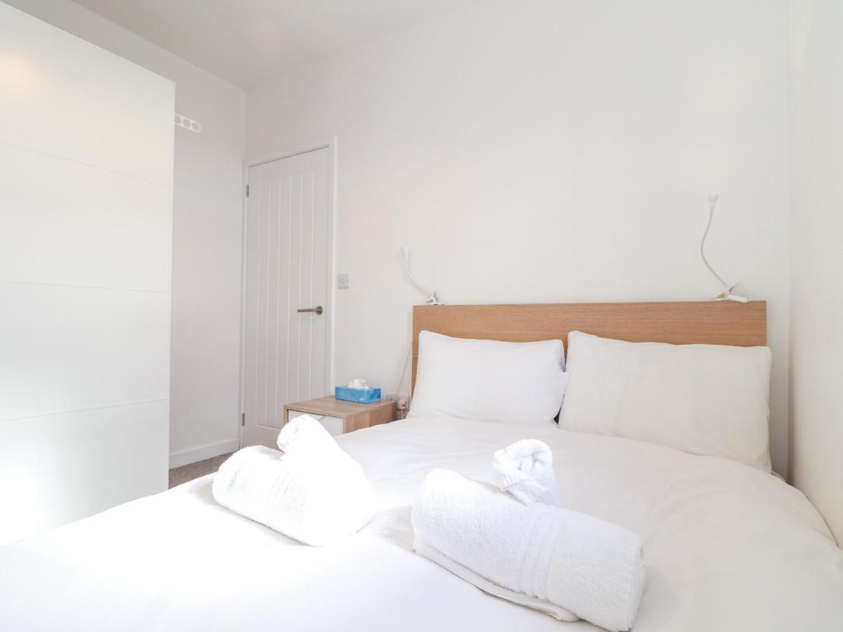 1 Queensway Gardens Hayle Bagian luar foto